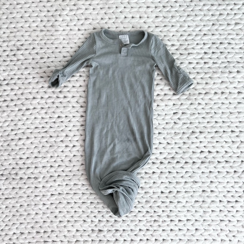 NWOT Mebie Newborn Knot Gown